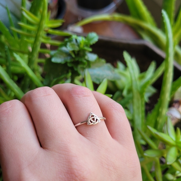 New Solid 925 Sterling Silver Celtic Triangle Ring - Picture 13 of 14